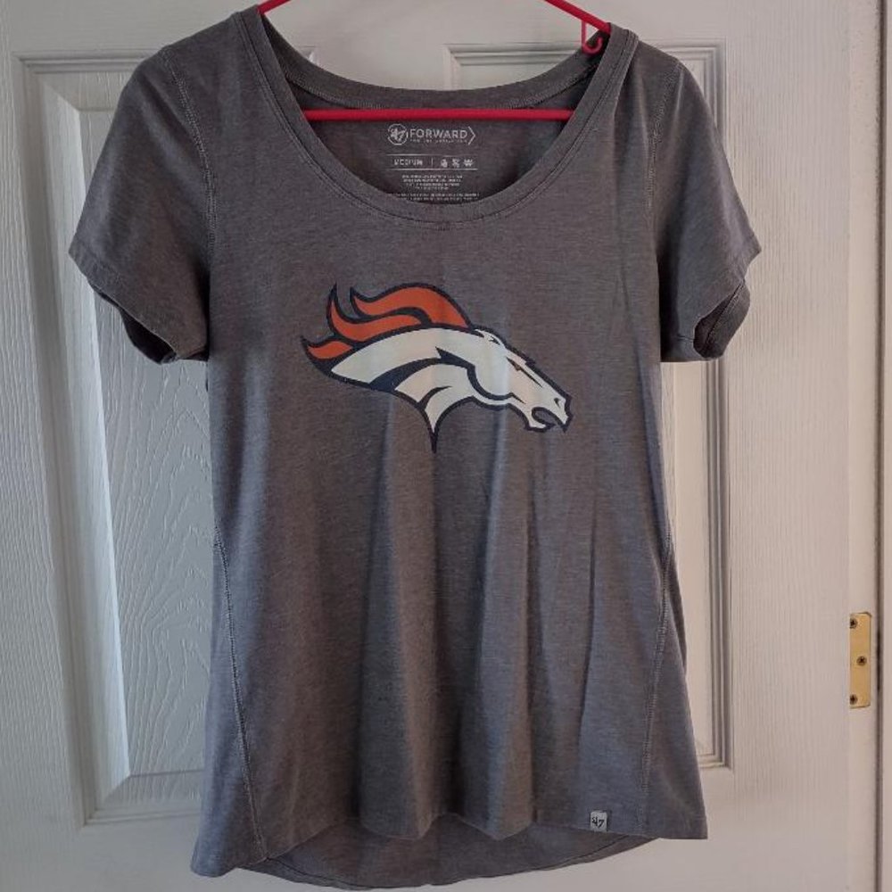 Ladies Denver Broncos Gray T-Shirt Medium '47 Forward